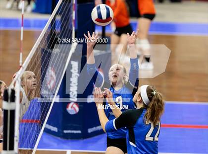 Thumbnail 3 in Platte Valley vs. Village (CHSAA 3A Final) photogallery.