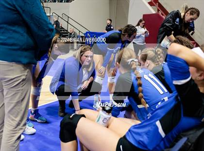 Thumbnail 3 in Platte Valley vs. Village (CHSAA 3A Final) photogallery.