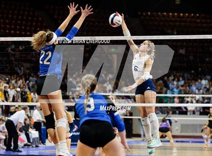 Thumbnail 3 in Platte Valley vs. Village (CHSAA 3A Final) photogallery.