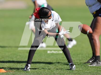 Thumbnail 3 in Vista Ridge vs. Manual (CHSAA 4A Second Round) photogallery.