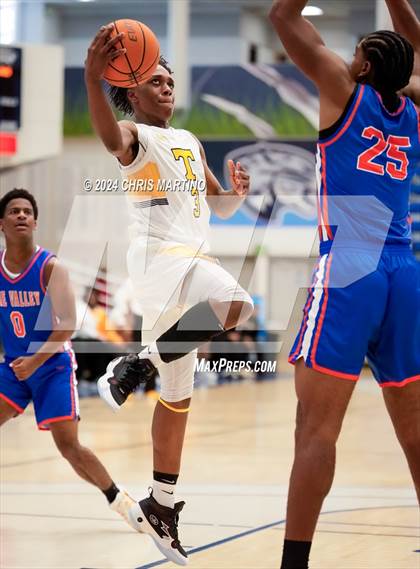 Thumbnail 2 in Thomson vs Midland Valley (100 Black Men of Augusta Thanksgiving Classic) photogallery.