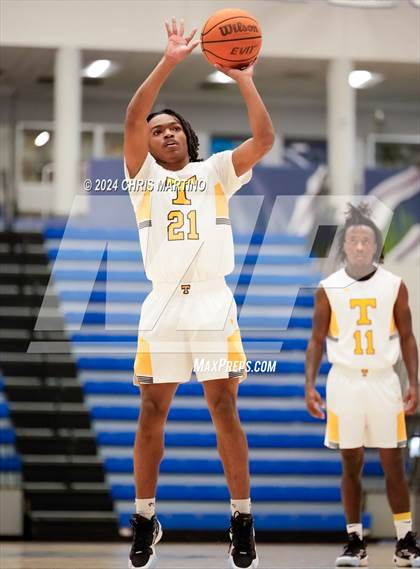 Thumbnail 1 in Thomson vs Midland Valley (100 Black Men of Augusta Thanksgiving Classic) photogallery.