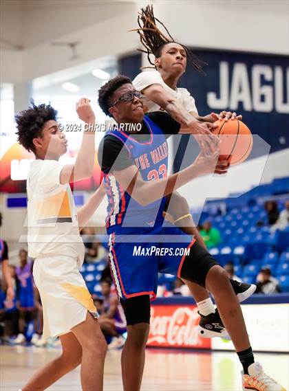 Thumbnail 1 in Thomson vs Midland Valley (100 Black Men of Augusta Thanksgiving Classic) photogallery.