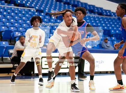 Thumbnail 1 in Thomson vs Midland Valley (100 Black Men of Augusta Thanksgiving Classic) photogallery.