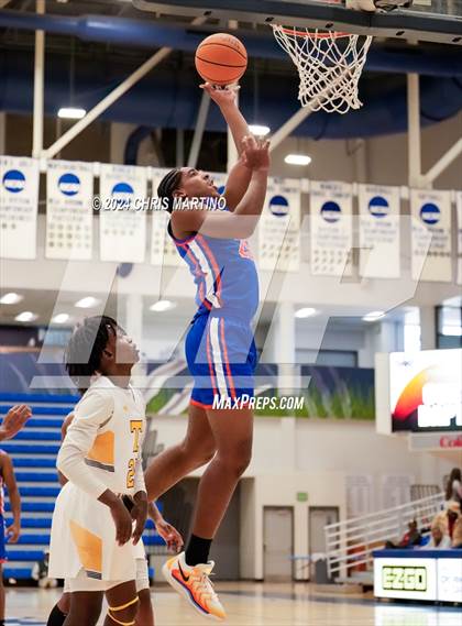 Thumbnail 3 in Thomson vs Midland Valley (100 Black Men of Augusta Thanksgiving Classic) photogallery.