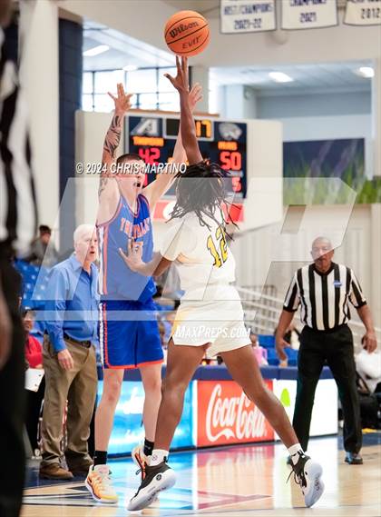 Thumbnail 2 in Thomson vs Midland Valley (100 Black Men of Augusta Thanksgiving Classic) photogallery.