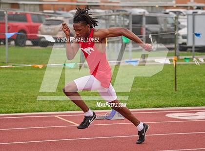 Thumbnail 2 in UIL 6A Track & Field District Finals (400M) photogallery.