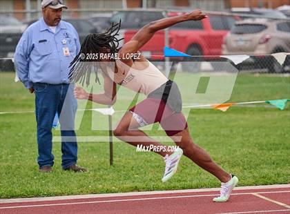 Thumbnail 1 in UIL 6A Track & Field District Finals (400M) photogallery.
