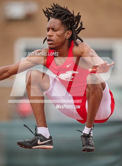 Thumbnail 3 in UIL 6A Track & Field District Finals (400M) photogallery.