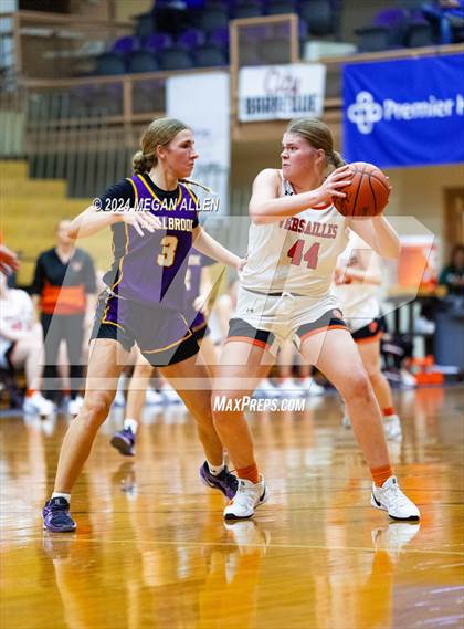 Thumbnail 2 in Bellbrook vs. Versailles photogallery.