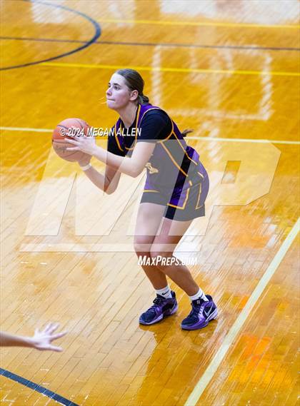 Thumbnail 1 in Bellbrook vs. Versailles photogallery.