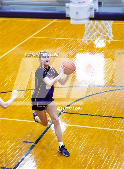 Thumbnail 1 in Bellbrook vs. Versailles photogallery.