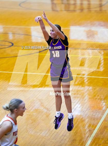 Thumbnail 2 in Bellbrook vs. Versailles photogallery.