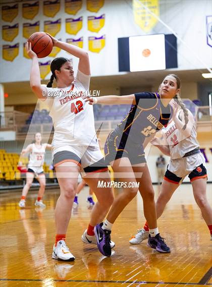 Thumbnail 2 in Bellbrook vs. Versailles photogallery.