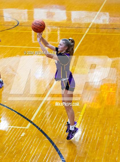 Thumbnail 3 in Bellbrook vs. Versailles photogallery.