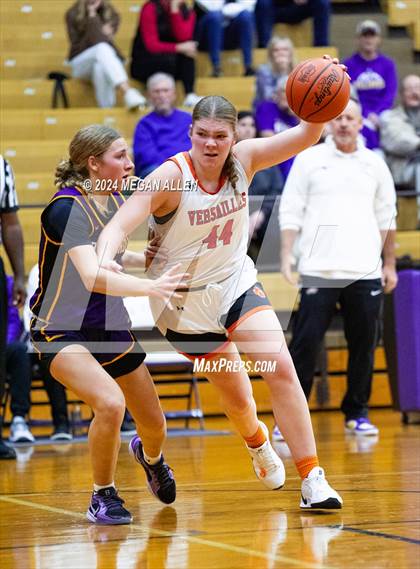 Thumbnail 1 in Bellbrook vs. Versailles photogallery.