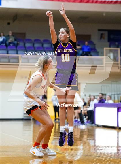Thumbnail 2 in Bellbrook vs. Versailles photogallery.