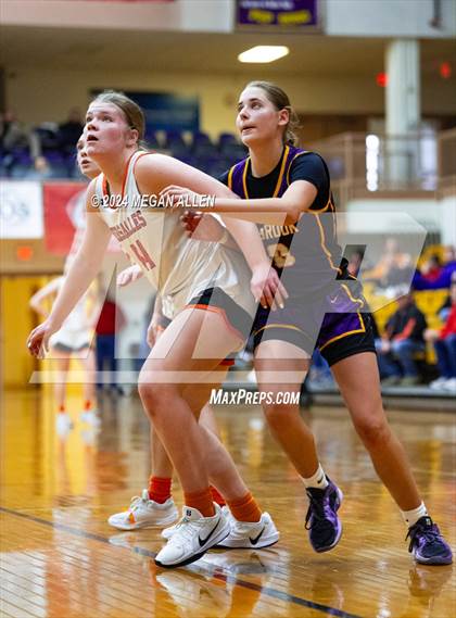 Thumbnail 3 in Bellbrook vs. Versailles photogallery.
