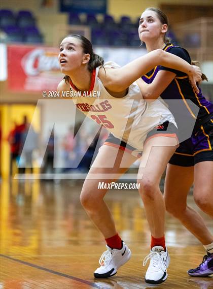 Thumbnail 2 in Bellbrook vs. Versailles photogallery.