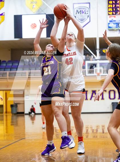 Thumbnail 2 in Bellbrook vs. Versailles photogallery.