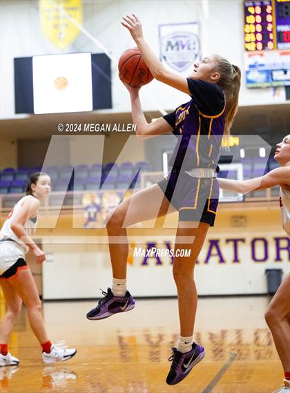 Thumbnail 1 in Bellbrook vs. Versailles photogallery.