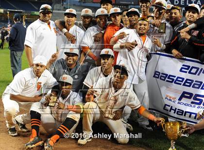 Thumbnail 2 in George Washington vs. Tottenville (PSAL Class AAA Final) photogallery.