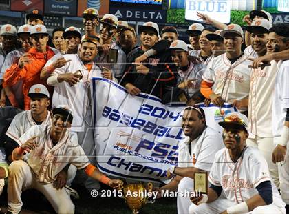 Thumbnail 3 in George Washington vs. Tottenville (PSAL Class AAA Final) photogallery.