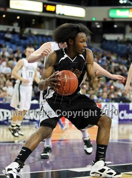 Thumbnail 3 in De La Salle vs. Newark Memorial (CIF NorCal D1 Final) photogallery.