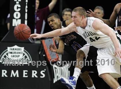Thumbnail 2 in De La Salle vs. Newark Memorial (CIF NorCal D1 Final) photogallery.