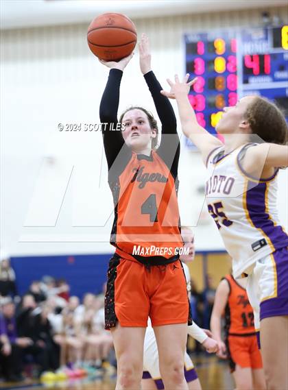 Thumbnail 2 in Marietta vs. Unioto (OHSAA D2 District Semifinal) photogallery.