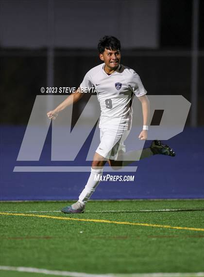 Thumbnail 3 in Legend vs. Cherokee Trail (CHSAA 5A Quarterfinal) photogallery.