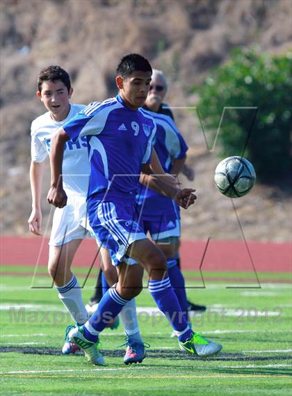 Thumbnail 3 in Central v. San Diego (San Diego City Tournament) photogallery.