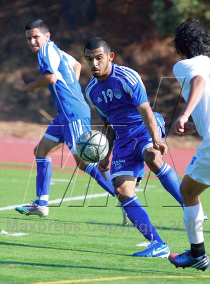 Thumbnail 3 in Central v. San Diego (San Diego City Tournament) photogallery.