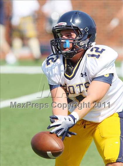 Thumbnail 2 in Everman vs. Highland Park (Tom Landry Classic) photogallery.