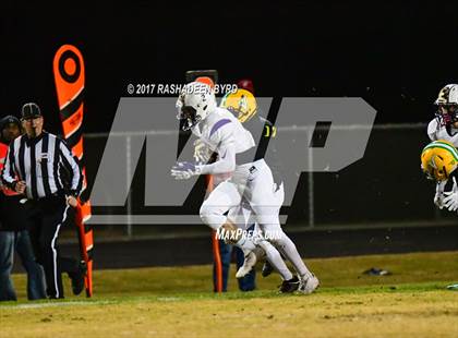 Thumbnail 2 in Woodbridge vs. Lake Braddock (VHSL Region 6A North 2nd Round) photogallery.