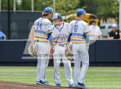 Thumbnail 2 in Corsicana vs. Lone Star Game 3 (UIL 5A Regional Semifinal) photogallery.