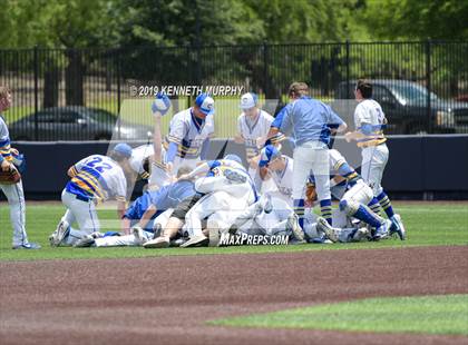 Thumbnail 2 in Corsicana vs. Lone Star Game 3 (UIL 5A Regional Semifinal) photogallery.
