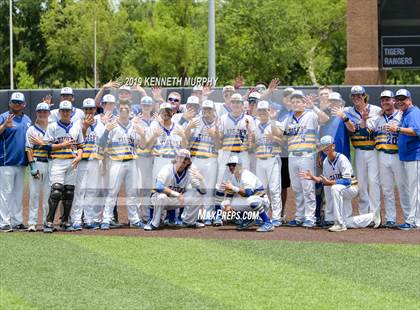 Thumbnail 2 in Corsicana vs. Lone Star Game 3 (UIL 5A Regional Semifinal) photogallery.