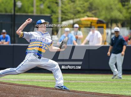 Thumbnail 1 in Corsicana vs. Lone Star Game 3 (UIL 5A Regional Semifinal) photogallery.