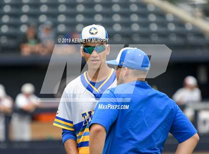 Thumbnail 2 in Corsicana vs. Lone Star Game 3 (UIL 5A Regional Semifinal) photogallery.