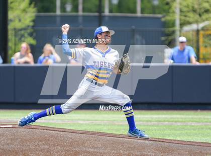 Thumbnail 2 in Corsicana vs. Lone Star Game 3 (UIL 5A Regional Semifinal) photogallery.