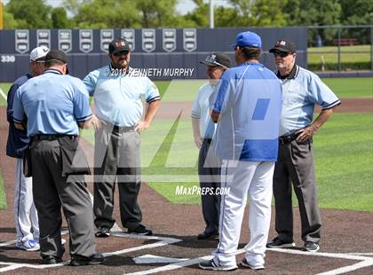 Thumbnail 2 in Corsicana vs. Lone Star Game 3 (UIL 5A Regional Semifinal) photogallery.