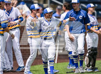 Thumbnail 2 in Corsicana vs. Lone Star Game 3 (UIL 5A Regional Semifinal) photogallery.