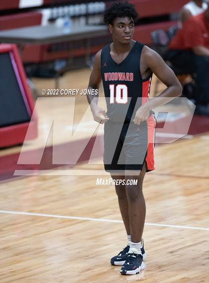 Thumbnail 3 in Woodward Academy vs Warner Robins (GHSAA 5A Round 1 Playoff) photogallery.