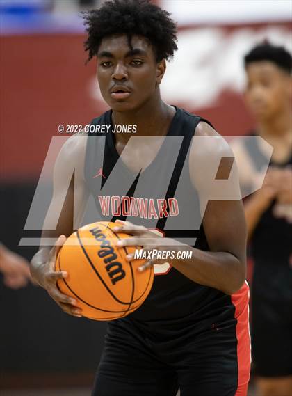 Thumbnail 3 in Woodward Academy vs Warner Robins (GHSAA 5A Round 1 Playoff) photogallery.