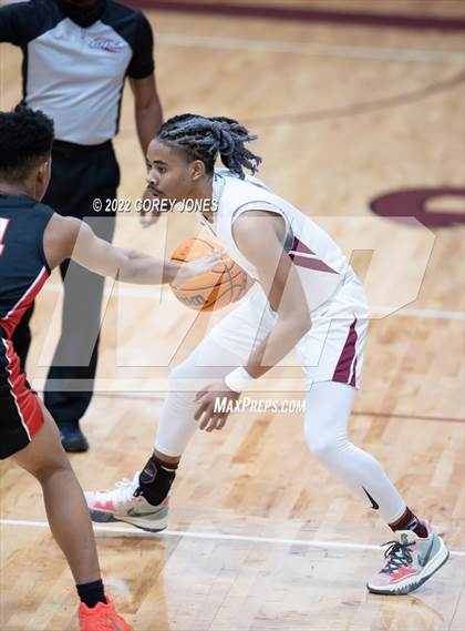 Thumbnail 3 in Woodward Academy vs Warner Robins (GHSAA 5A Round 1 Playoff) photogallery.