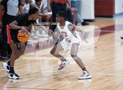 Thumbnail 2 in Woodward Academy vs Warner Robins (GHSAA 5A Round 1 Playoff) photogallery.