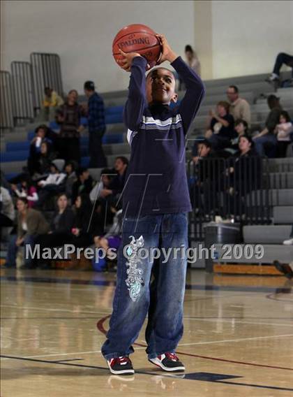 Thumbnail 2 in Notre Dame vs. Burbank (Burbank Tip-Off Classic) photogallery.