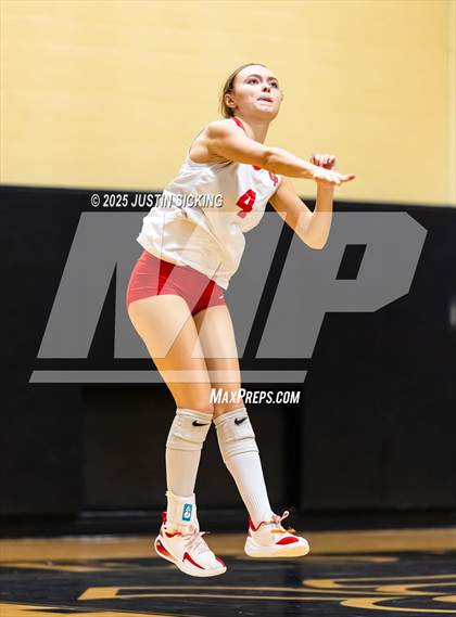 Thumbnail 1 in Crown Point vs. Carroll (IHSAA 4A Semifinal) photogallery.