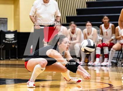 Thumbnail 3 in Crown Point vs. Carroll (IHSAA 4A Semifinal) photogallery.